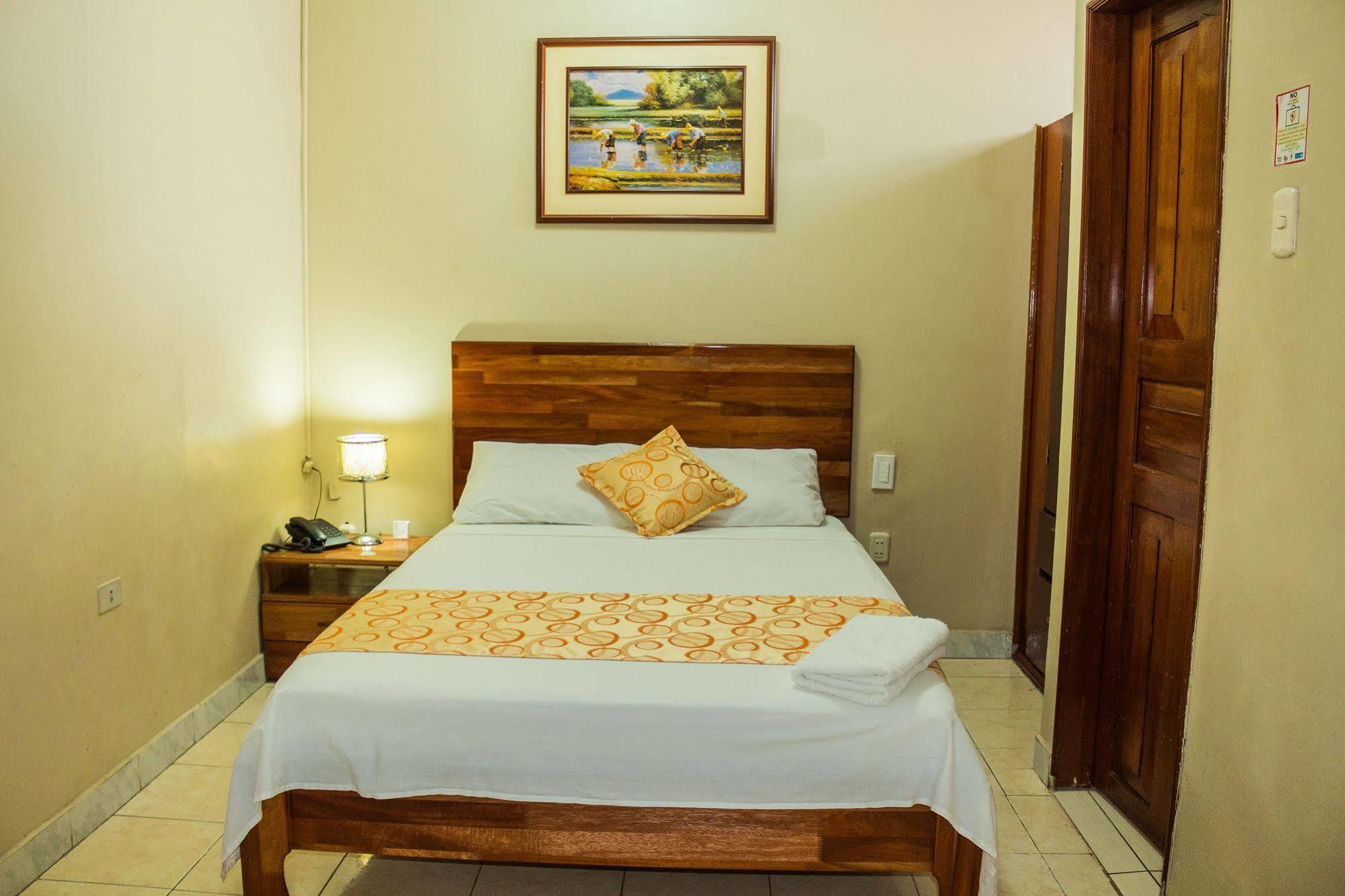 Hotel Golden Star Iquitos Extérieur photo